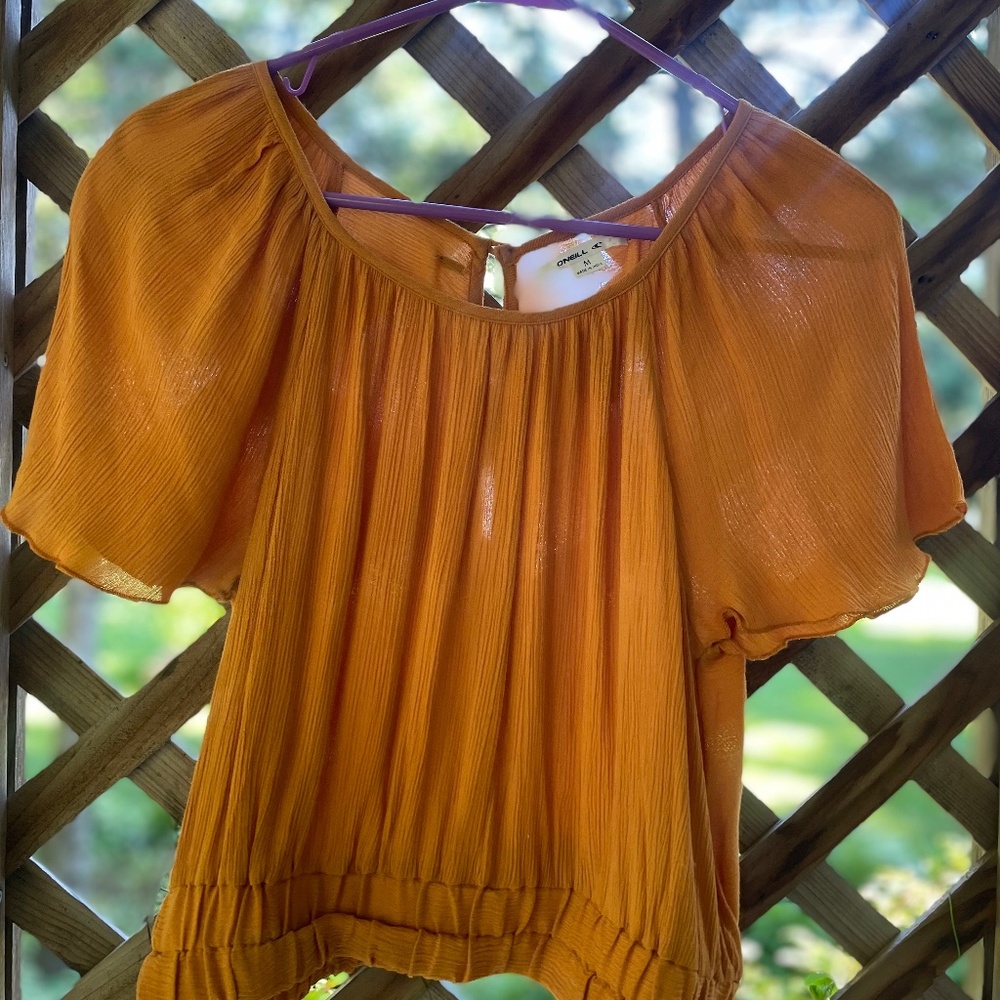 Cute cropped O’Neil shirt